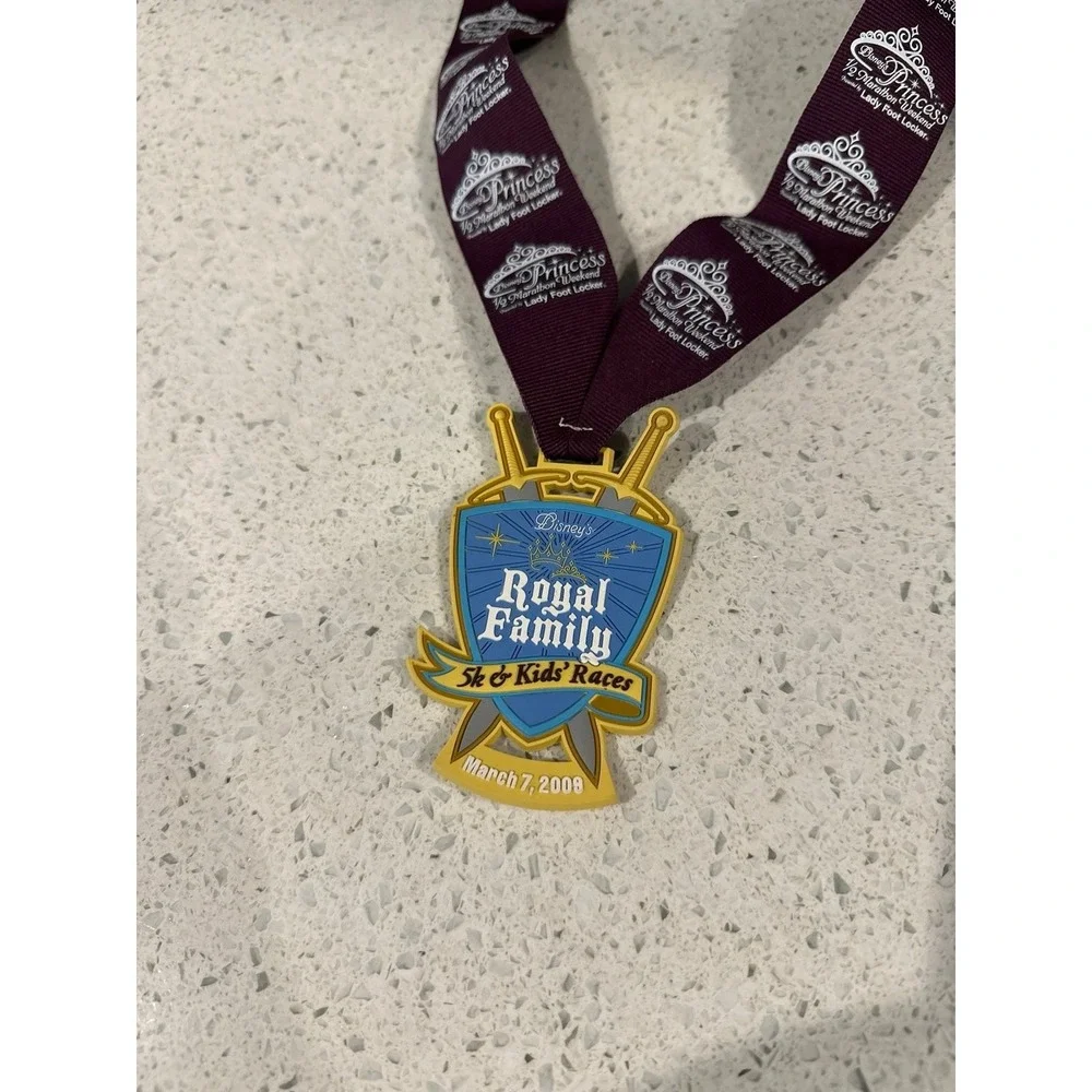 Disney royal‎ family 5k kids races medal